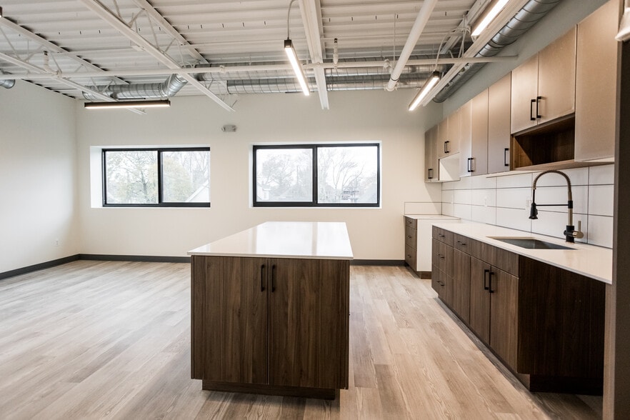 More Photos Of 4630 Crane St, Detroit Warehouse For Lease