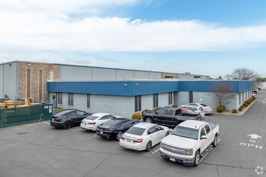 More Photos Of 1485 Tanforan Ave, Woodland Warehouse For Sale