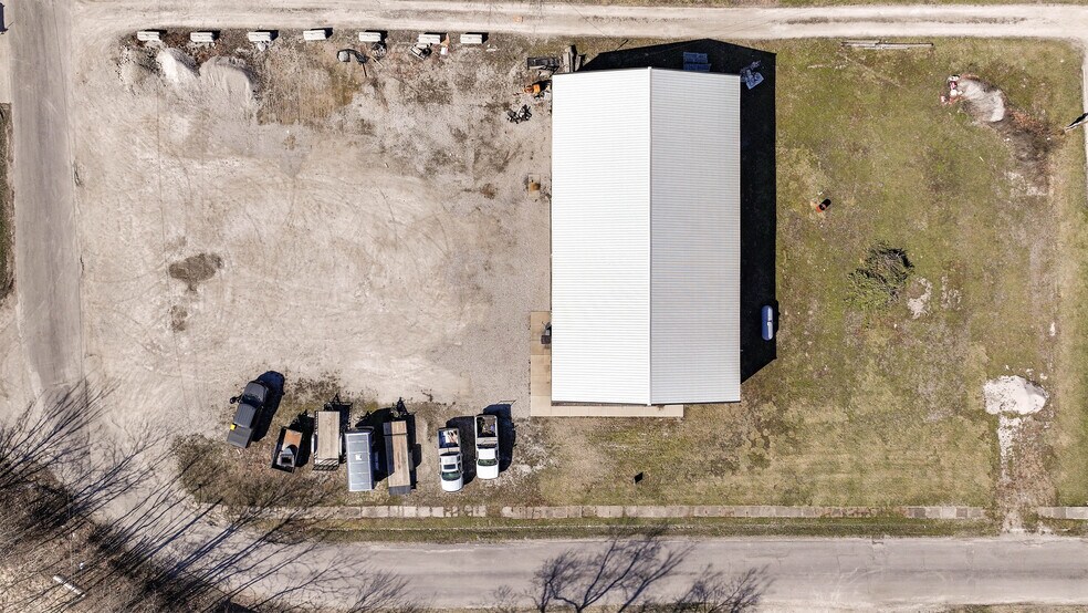 More Photos Of 200 Mounts st, Carlinville Industrial For Sale