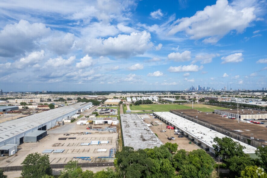 More Photos Of 1499 N Post Oak Rd, Houston Warehouse For Lease