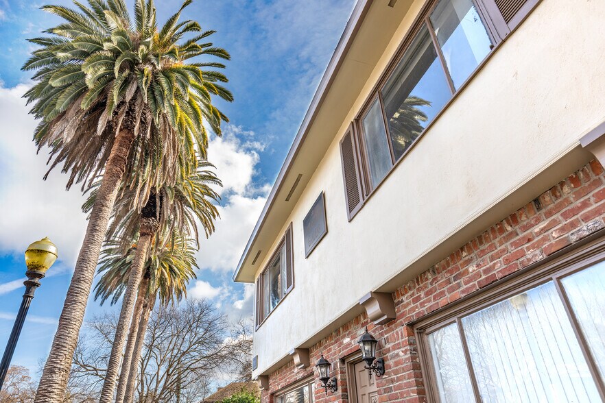 More Photos Of 1720 N St, Sacramento Apartments For Sale