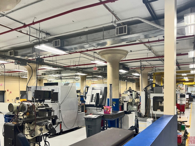 More Photos Of 12 Bridge St, Deep River Light Manufacturing For Sale