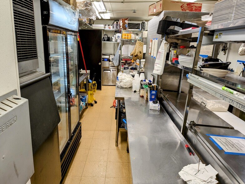 More Photos Of 406 Cherry Ave, Rochelle Sports And Entertainment For Sale