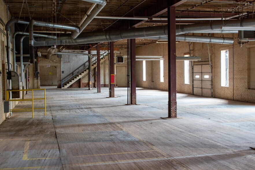 More Photos Of 1224 Mill St, Jasper Manufacturing For Lease