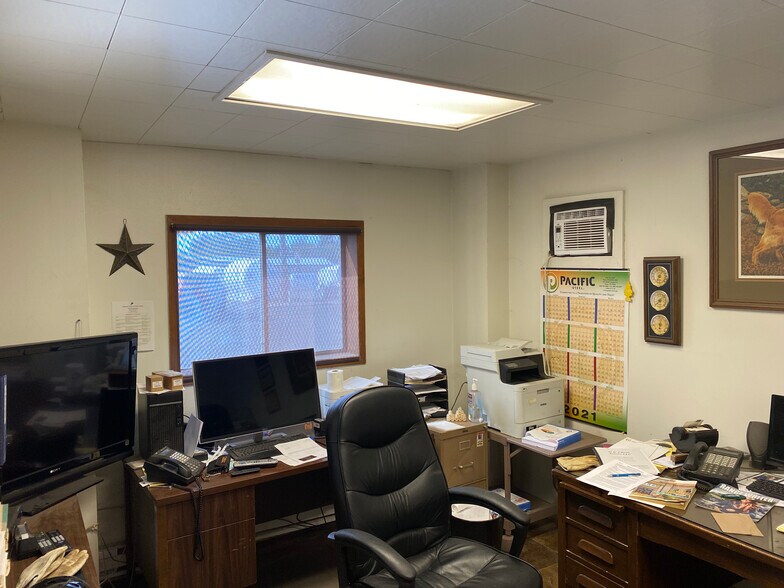 More Photos Of 1012 N 9th Ave, Walla Walla Manufacturing For Sale