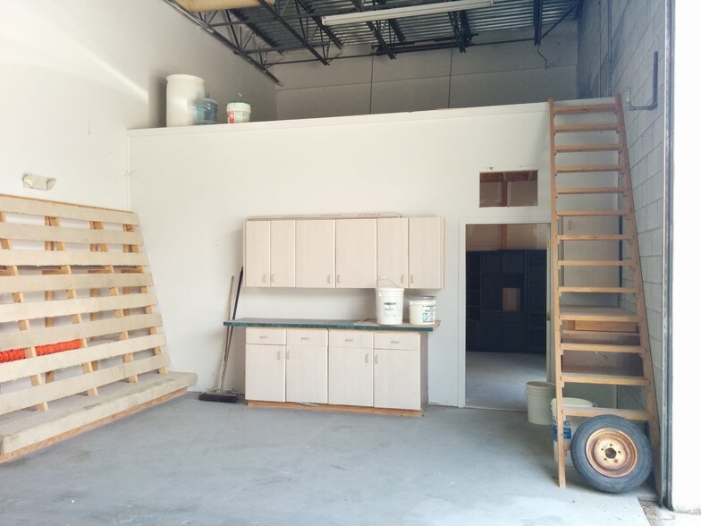 More Photos Of 845 Pop Tilton Pl, Jensen Beach Warehouse For Lease