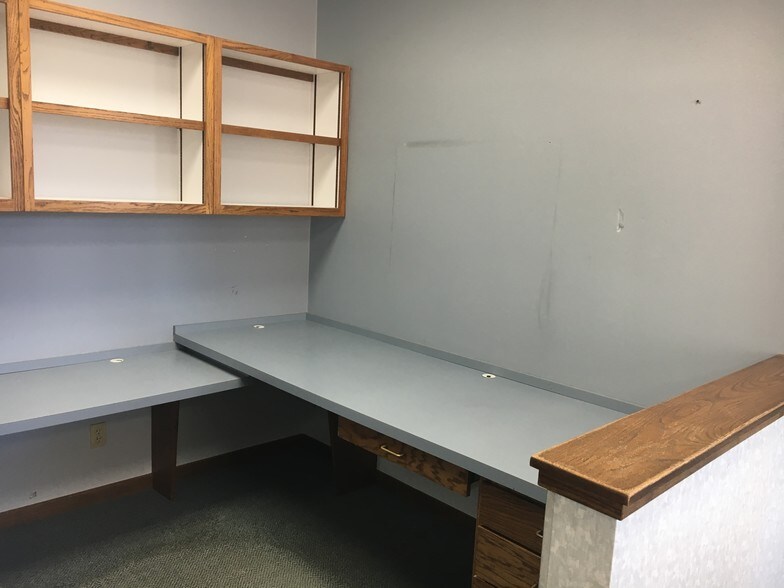 More Photos Of 836 Centennial Way, Lansing Medical For Sale