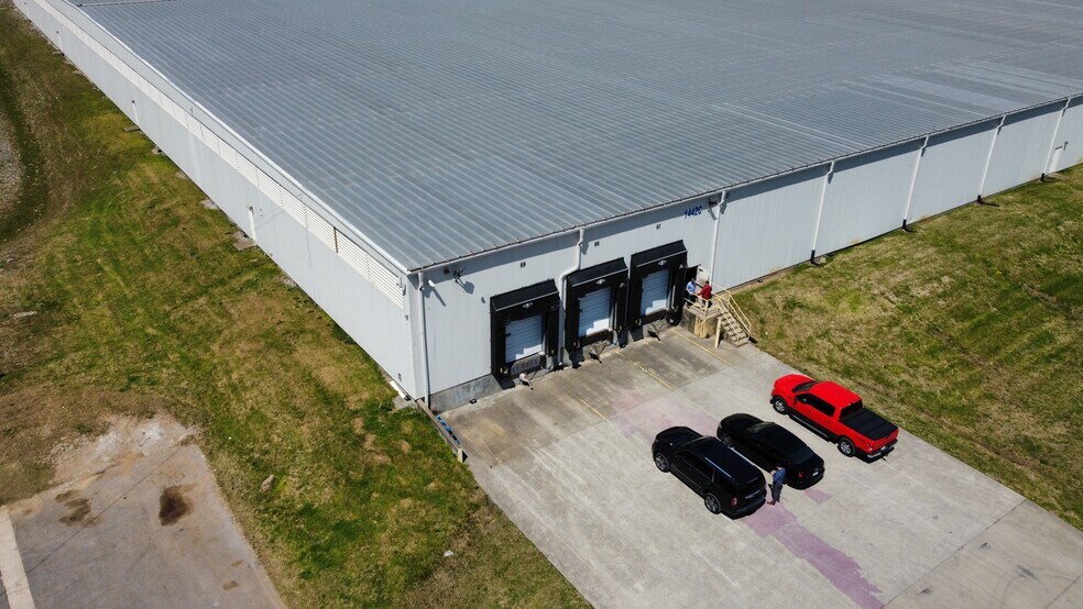 More Photos Of 1442 Toshiba Dr, Lebanon Distribution For Lease