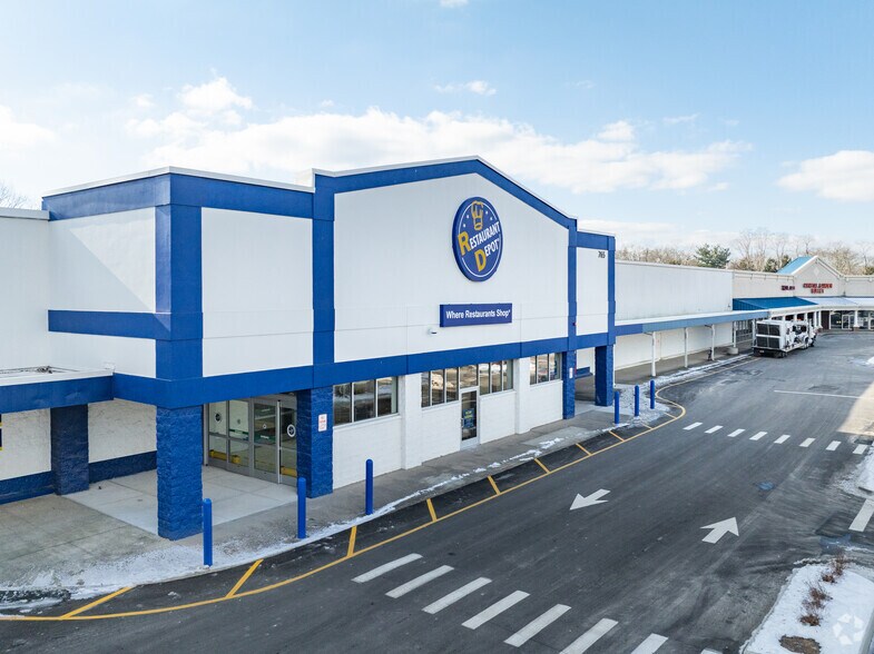 Primary Photo Of 751 Old Country Rd, Riverhead General Retail For Lease