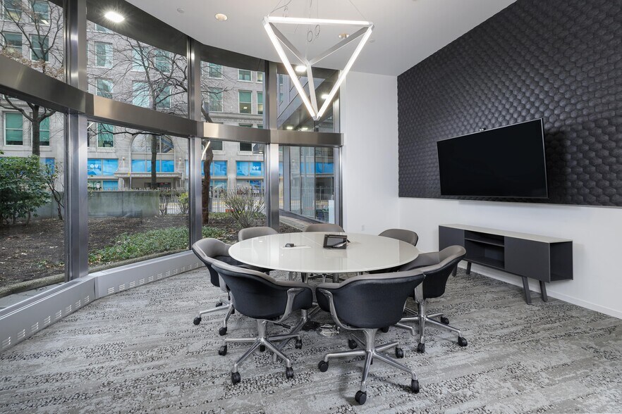 More Photos Of 420 Fort Duquesne Blvd, Pittsburgh Coworking Space