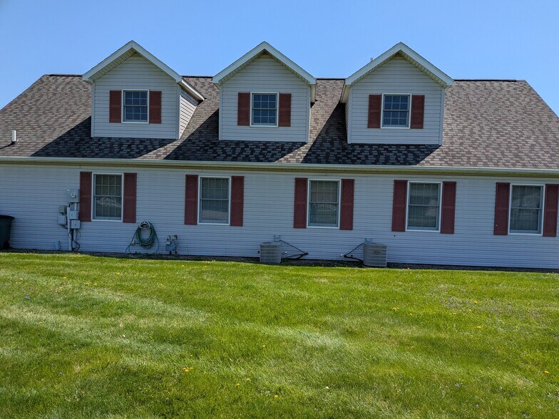 More Photos Of 380 Browns Ln, Coshocton Office For Lease