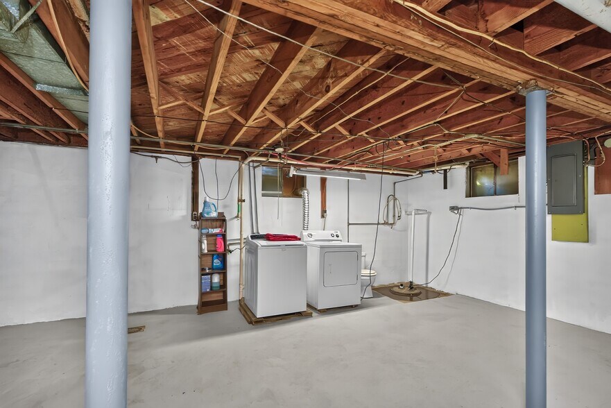 More Photos Of 43 Highway 433, Mackville Flex For Sale