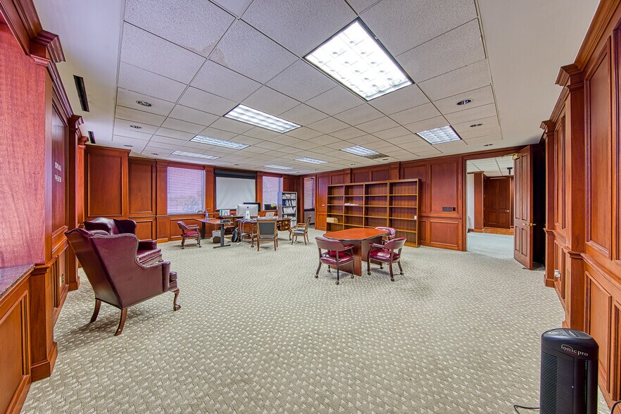 More Photos Of 1300 N Sam Houston Pky E, Houston Office Residential For Lease