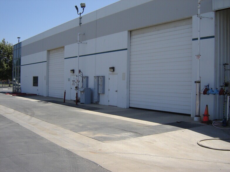 More Photos Of 3501 Unicorn Rd, Bakersfield Service For Lease