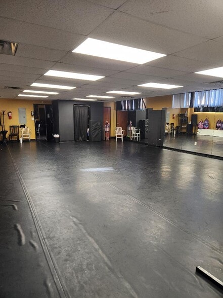 More Photos Of 24 Ellis St, Staten Island Storefront Retail Office For Sale