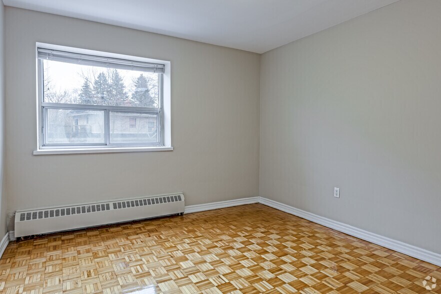 More Photos Of 345 Lakeshore Rd W, Mississauga Apartments For Lease