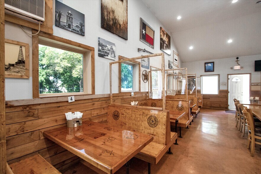 More Photos Of 3710 Waterwood Pass, Elmendorf Restaurant For Sale