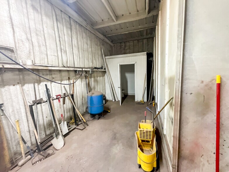 More Photos Of 400 Stoddard st, Odessa Warehouse For Sale