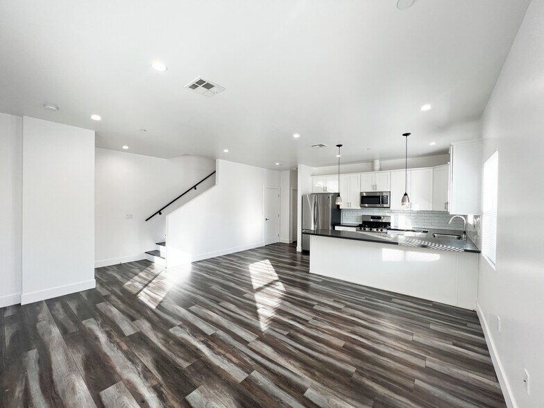 More Photos Of 6732 Irvine Ave, North Hollywood Apartments For Sale