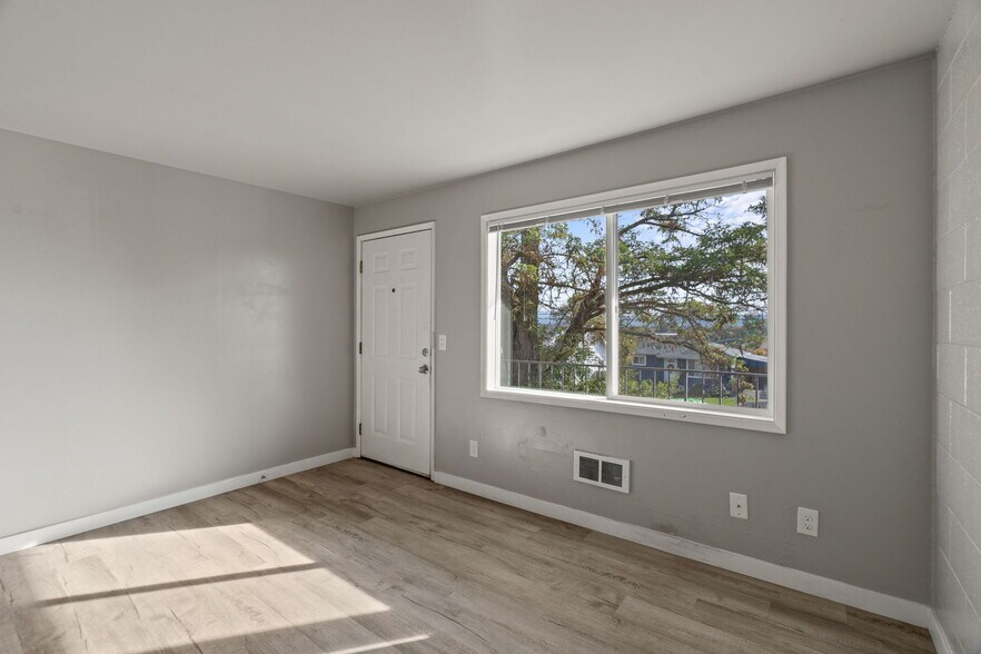 More Photos Of 547-557 E Fairview Ave, Spokane Apartments For Sale