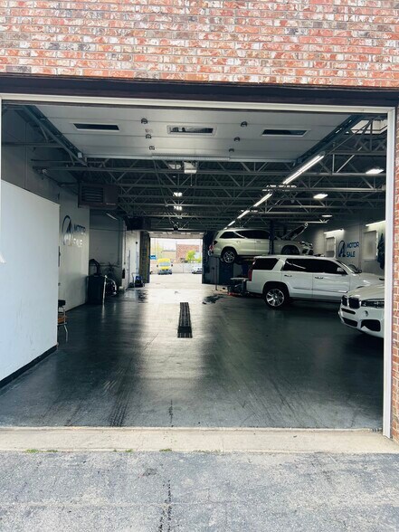 More Photos Of 1212 Mitchell Blvd, Schaumburg Industrial For Sale