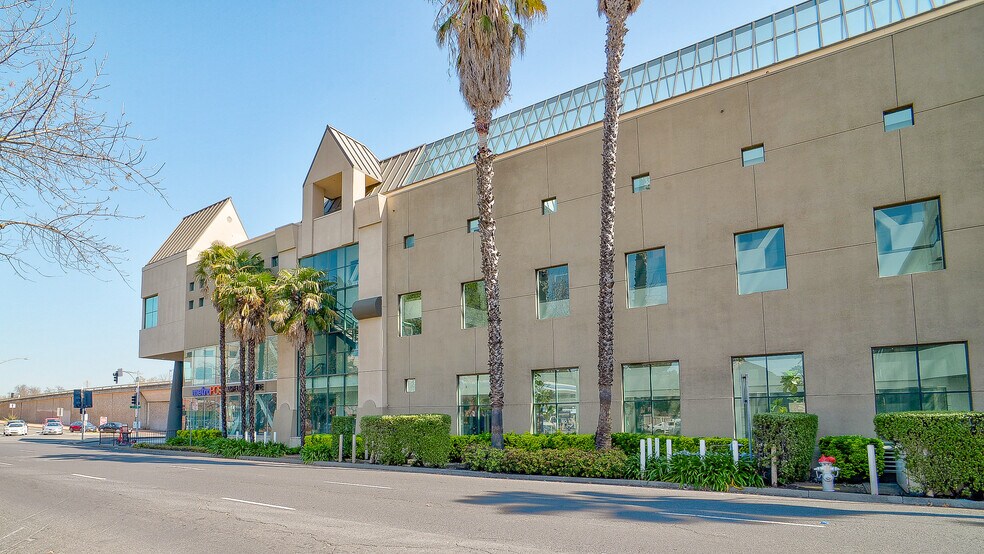More Photos Of 2901-2929 K St, Sacramento Office For Lease