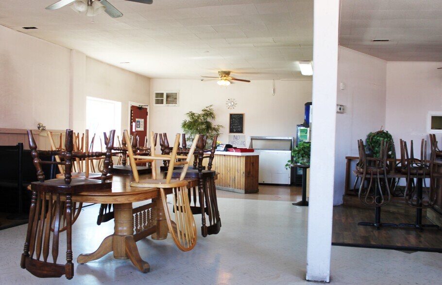 More Photos Of 105 N Main St, Halfway Restaurant For Sale