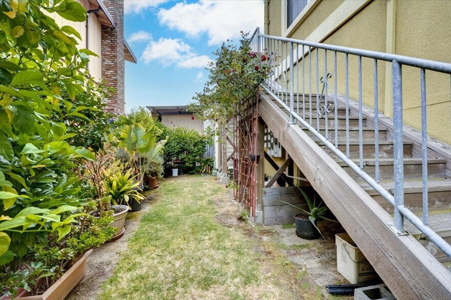 More Photos Of 400 E 12th St, Oakland Storefront Retail Residential For Sale