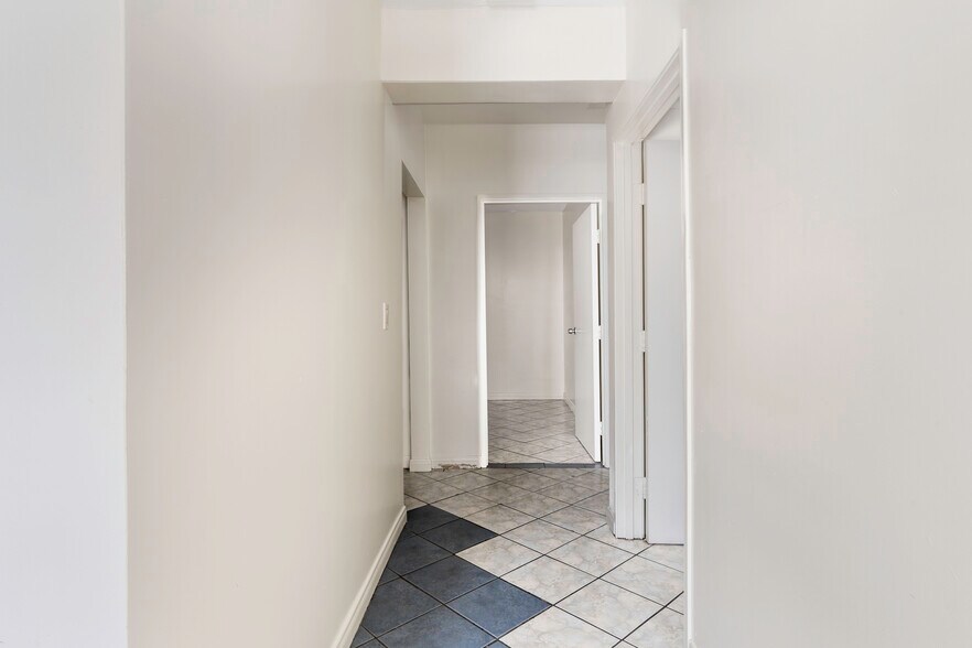 More Photos Of 825 W Gardena Blvd, Gardena Hotel For Lease