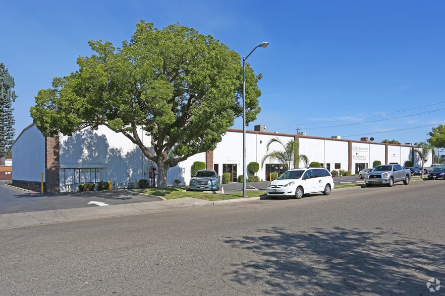 Primary Photo Of 2575-2589 S Sarah St, Fresno Warehouse For Lease
