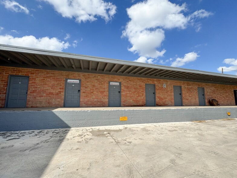 More Photos Of 2915 S Zarzamora St, San Antonio Unknown For Lease