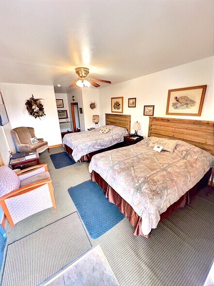 More Photos Of 413 W Broadway St, Hollis Hotel For Sale