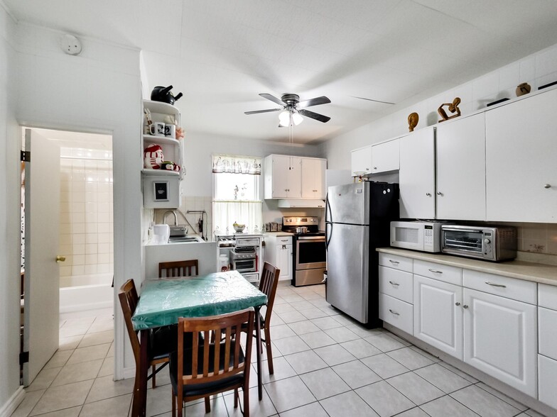 More Photos Of 44 Francis St, Hamilton Flex For Sale