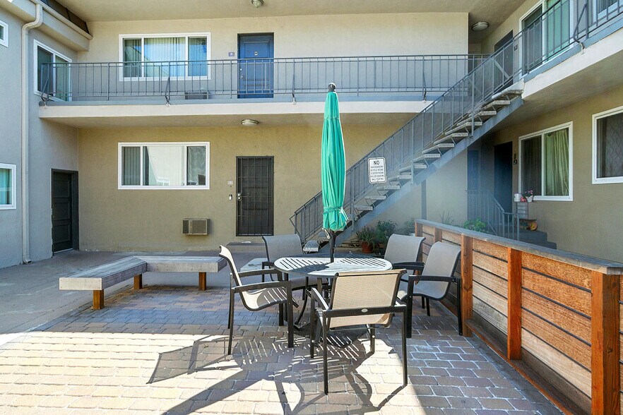 More Photos Of 1165 Thompson Ave, Glendale Apartments For Sale