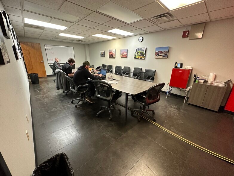More Photos Of 1701 W County Line Rd, Springfield Manufacturing For Sale