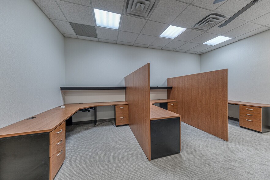 More Photos Of 1916 Martin Dr, Weatherford Office For Lease