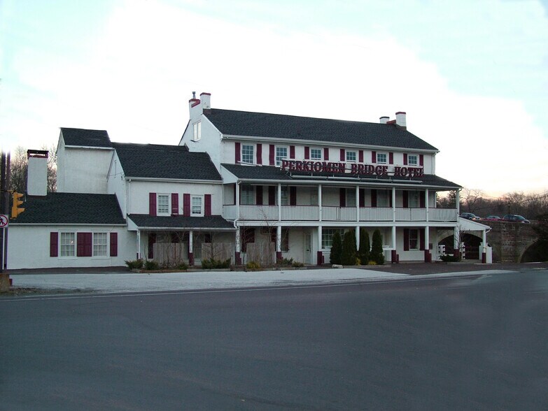 More Photos Of 1 E Main St, Collegeville Restaurant For Sale