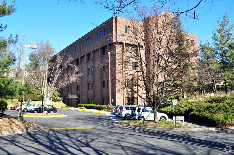 More Photos Of 611 S Carlin Springs Rd, Arlington Medical For Sale