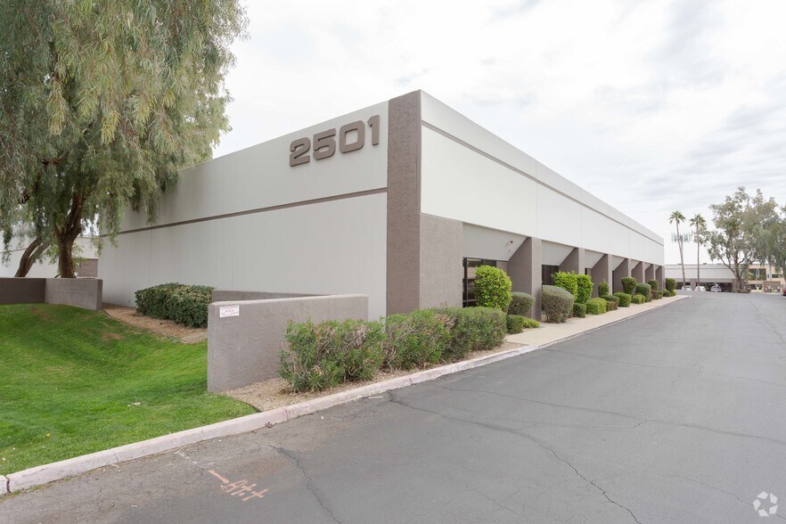 More Photos Of 2501 W Behrend Dr, Phoenix Warehouse For Lease