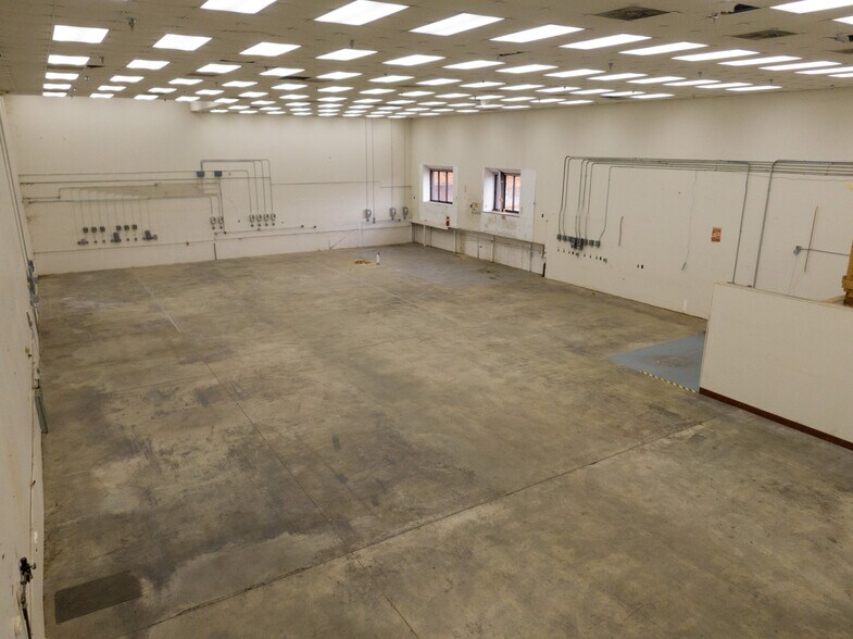 More Photos Of 4000 Memorial Pky SW, Huntsville Manufacturing For Lease