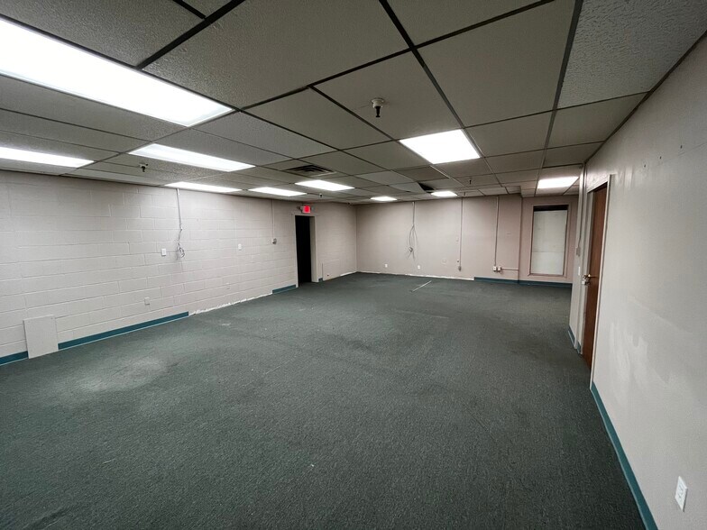 More Photos Of 2201 S Rosedale Ave, Tulsa Manufacturing For Sale