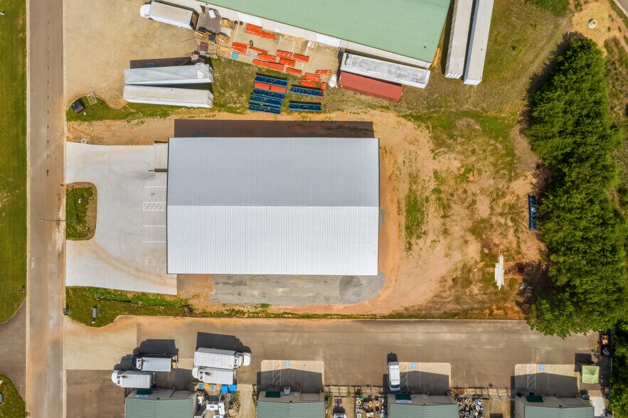 More Photos Of 27 Airport Business, Jasper Warehouse For Lease