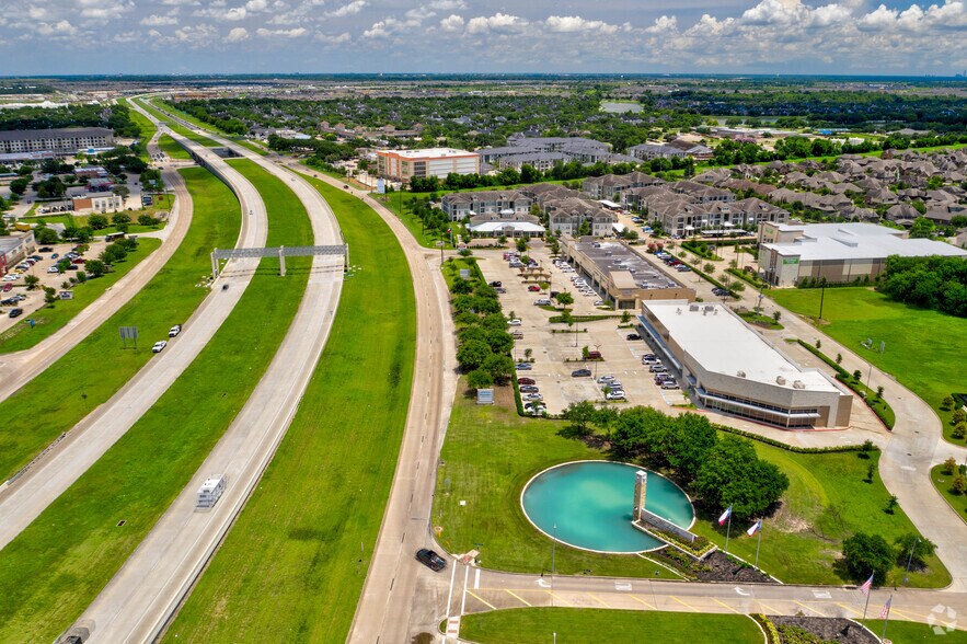 More Photos Of 7910 W Grand Parkway S, Richmond Storefront Retail Office For Lease