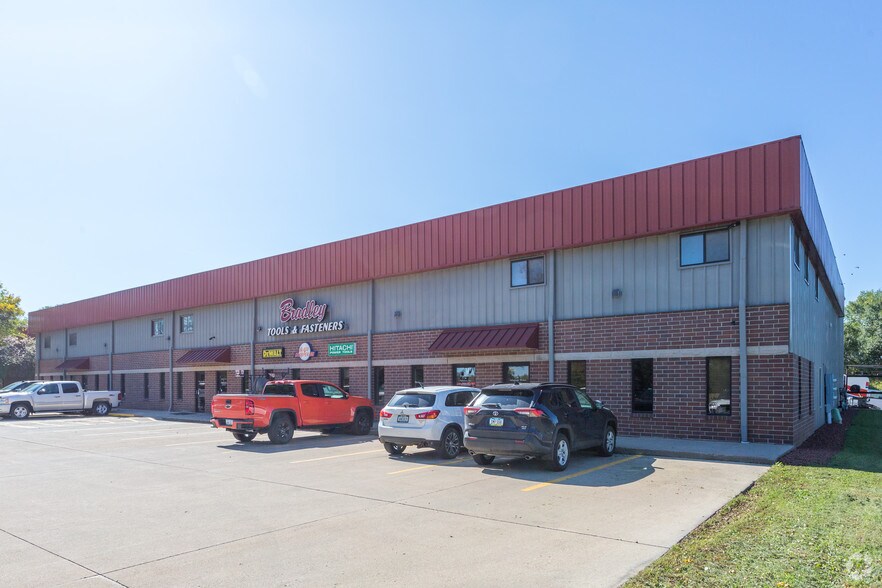 More Photos Of 6250 NW Beaver Dr, Johnston Warehouse For Lease