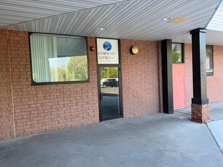 More Photos Of 18 Cedar St, Newington Storefront Retail Office For Lease