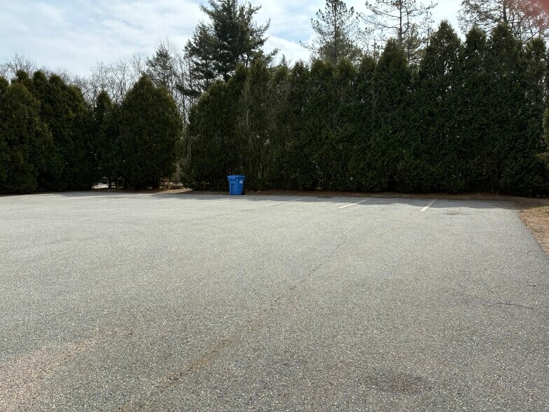 More Photos Of 76 Salem Tpke, Norwich Office For Sale