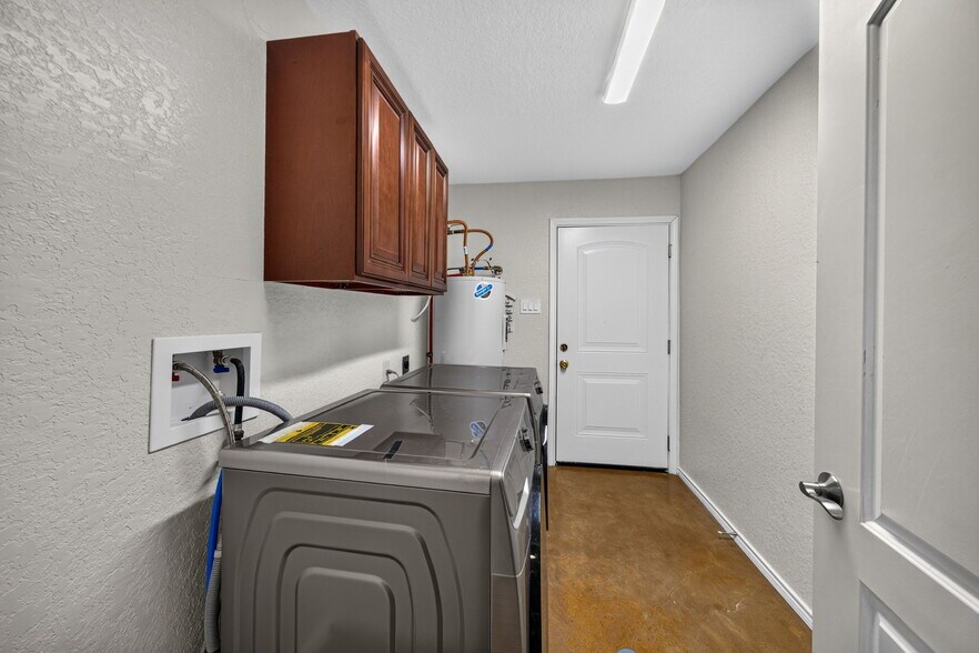 More Photos Of 4044 W FM 476, Poteet Flex For Sale