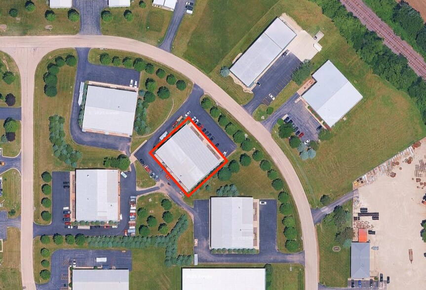 More Photos Of 1011 Rail Dr, Woodstock Warehouse For Lease