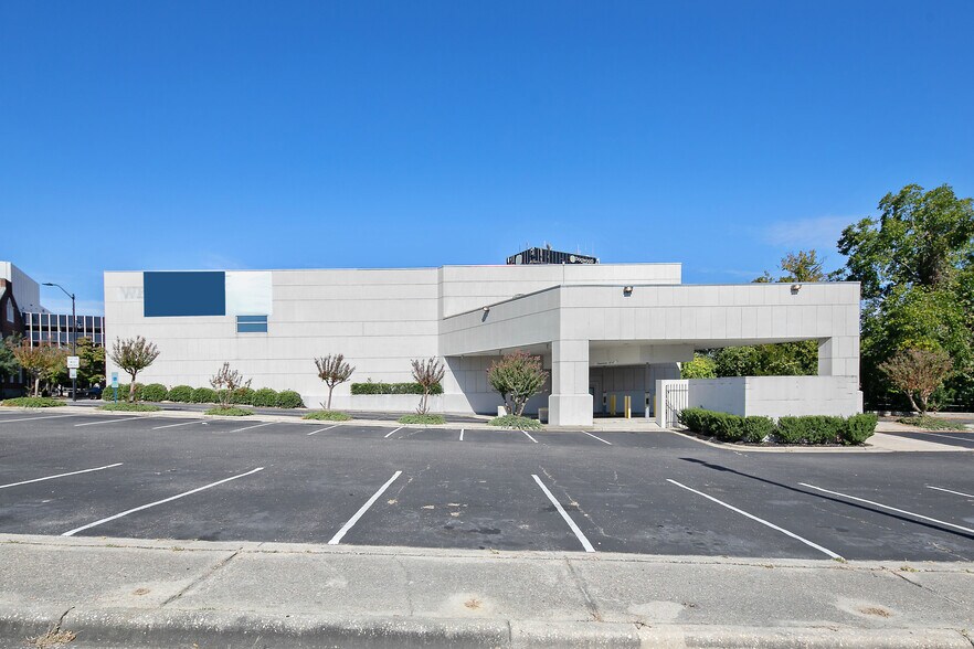 More Photos Of 200 Green St, Fayetteville Storefront Retail Office For Sale