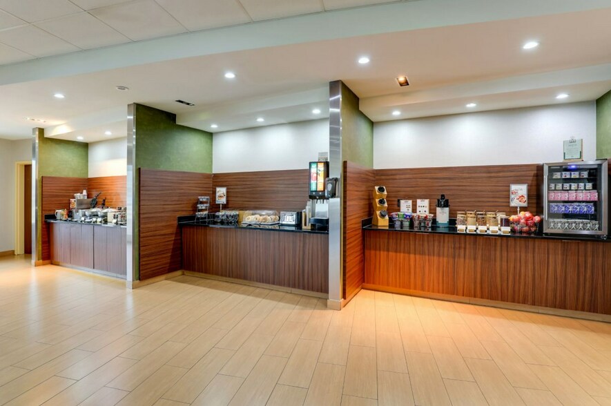 More Photos Of 1111 N Lorraine St, Hutchinson Hotel For Sale
